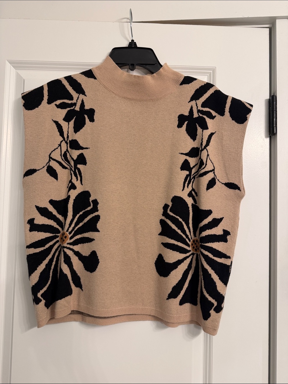 entro Beige Mock Neck Floral Intarsia Sleeveless Sweater